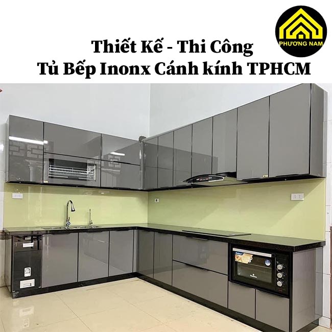 mẫu tủ bếp inox cánh kính đẹp mà Bếp Phương Nam đã thiết kế thi công tại TPHCM 1